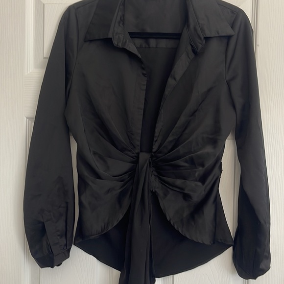 Plunge Satin black long sleeve - Picture 2 of 5